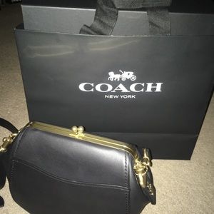 Gorgeous Coach Pre-Sale Kiss Lock Leather purse